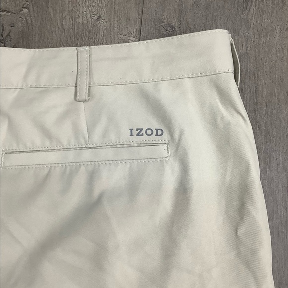 Men's IZOD Golf 42 XL Chino Khakis Shorts Beige Tan Gripper Waist Lightweight - Picture 5 of 8